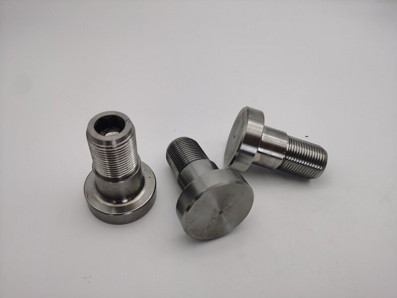 กระบวนการตีขึ้นรูปช่วยเพิ่มความแข็งแกร่งและความแม่นยำในชิ้นส่วนอุตสาหกรรมได้อย่างไร